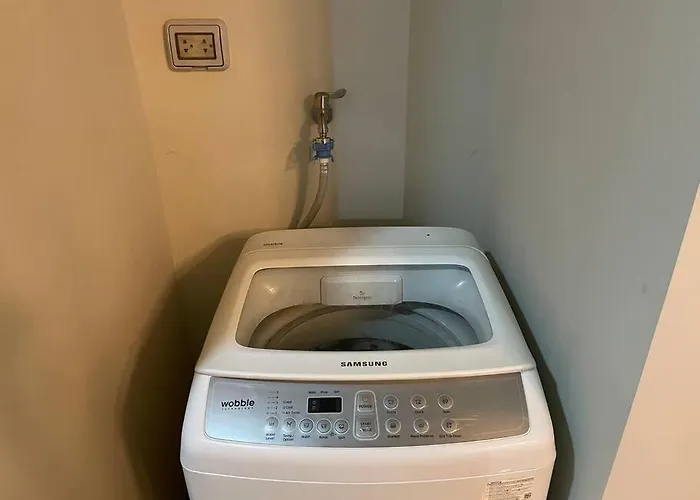 Tropical 1br Uptown Parksuites Bgc, 200mbps Smart Tv *