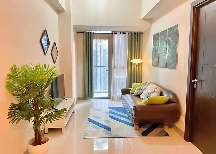 Tropical 1br Uptown Parksuites Bgc, 200mbps Smart Tv Apartment