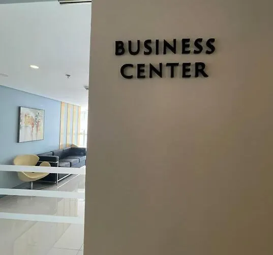 Apartment Tropical 1br Uptown Parksuites Bgc, 200mbps Smart Tv Manila