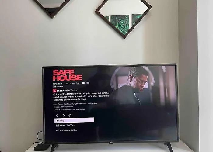 Tropical 1br Uptown Parksuites Bgc, 200mbps Smart Tv * Manila
