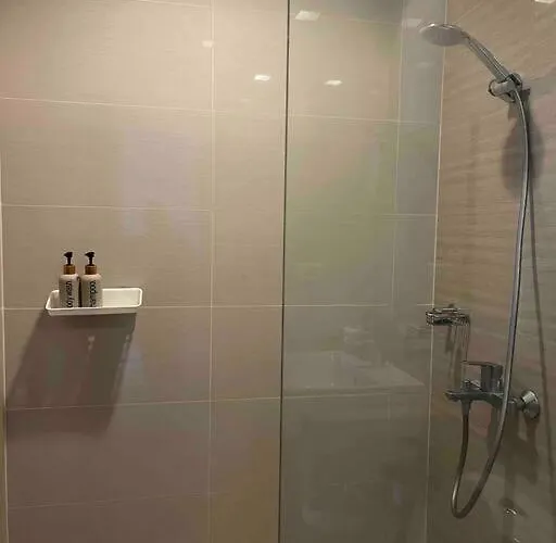 Apartment Tropical 1br Uptown Parksuites Bgc, 200mbps Smart Tv Manila