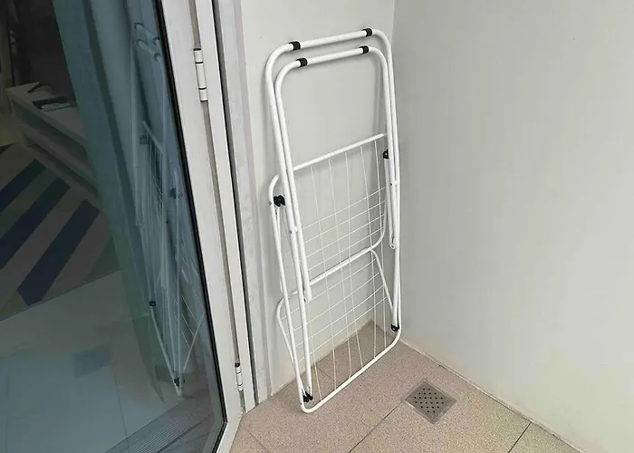 Tropical 1br Uptown Parksuites Bgc, 200mbps Smart Tv Apartment *