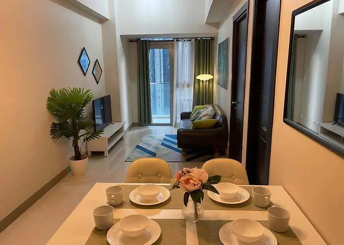 Tropical 1br Uptown Parksuites Bgc, 200mbps Smart Tv