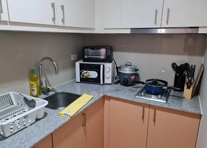 Apartment Tropical 1br Uptown Parksuites Bgc, 200mbps Smart Tv Manila