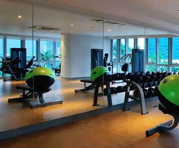 Tropical 1br Uptown Parksuites Bgc, 200mbps Smart Tv *