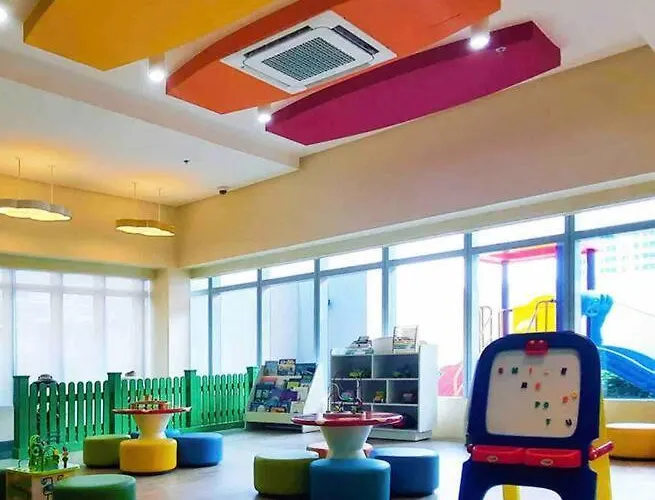 Tropical 1br Uptown Parksuites Bgc, 200mbps Smart Tv * Manila