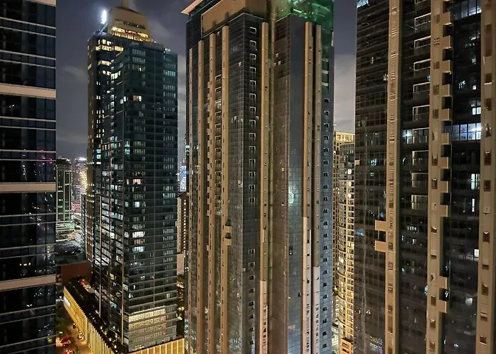 Tropical 1br Uptown Parksuites Bgc, 200mbps Smart Tv